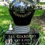 en-ilginc-mezar-taslari,4,con