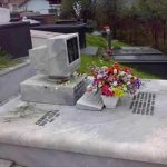 en-ilginc-mezar-taslari,6,con