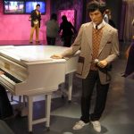 Jay_Chou_wax_figure_in_Hongkong’s_Madame_Tussauds_museum
